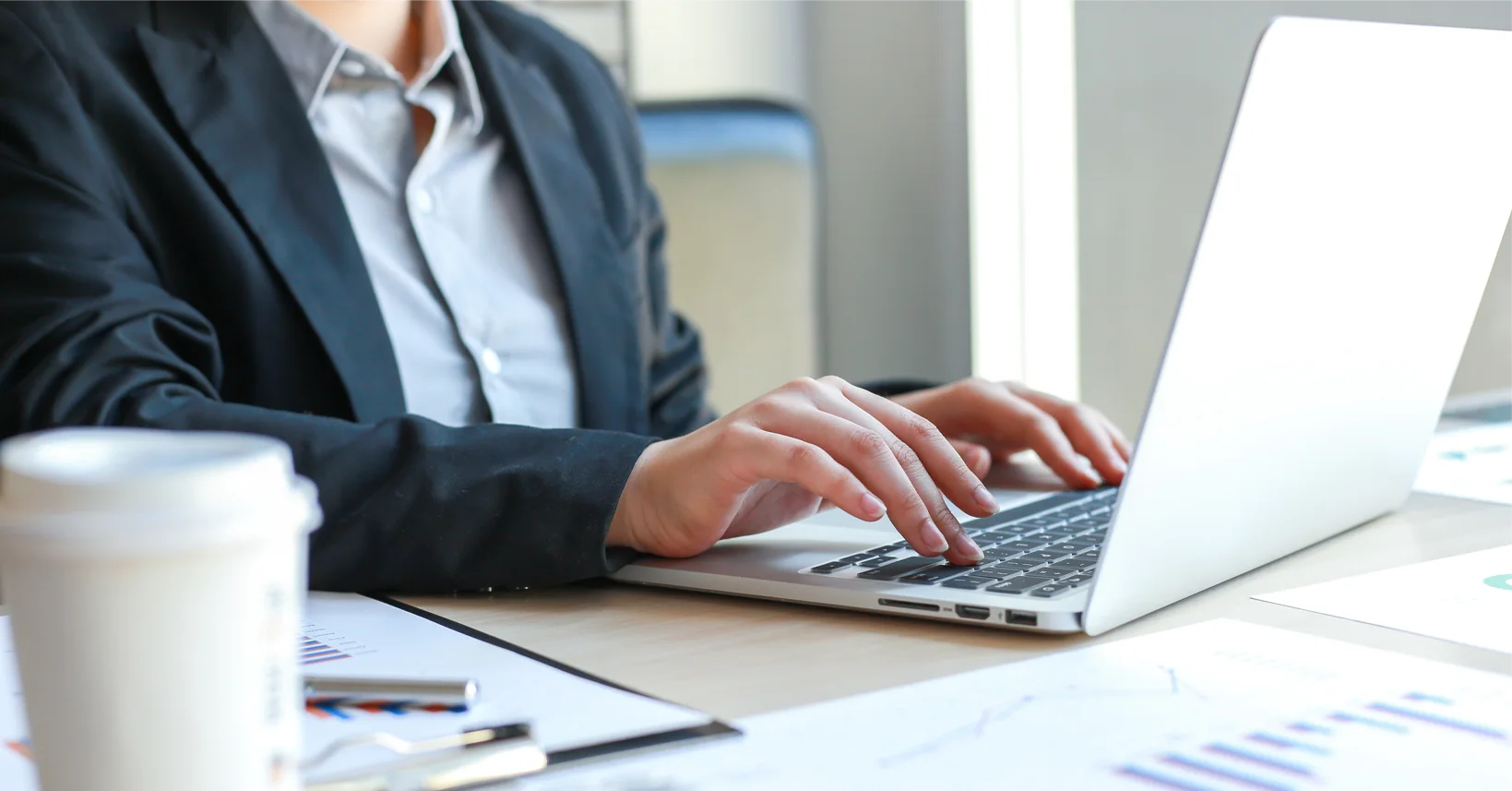 Consulta de informações de comércio exterior em computador
